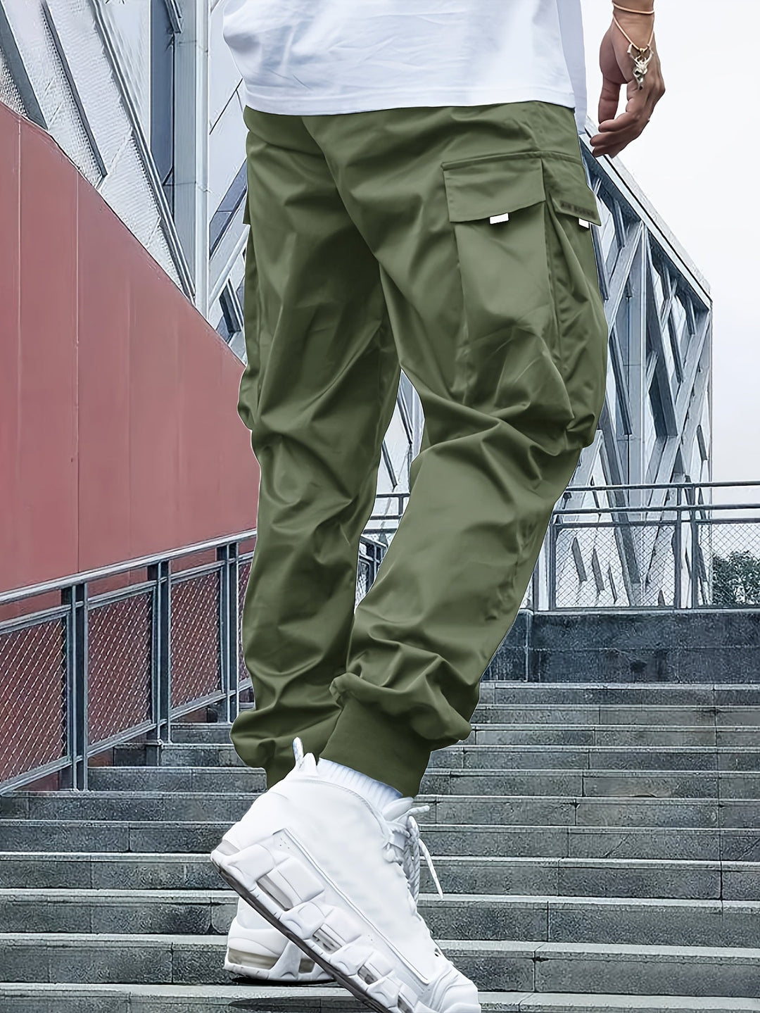 David | Modern and Functional Cargo Pants