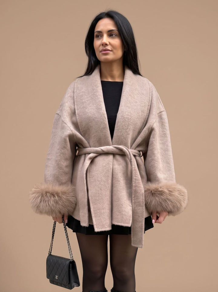 Nora | Kunstfellmantel mit Gürtel für Damen – Elegantes Design