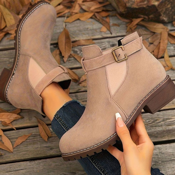 Katharina | Chelsea Boots – Damen Stiefeletten mit Blockabsatz und Schnallenriemen
