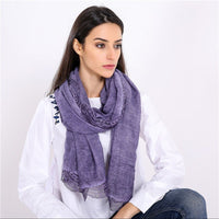 Elena | Airy linen scarf with delicate lace trim and feminine charm
