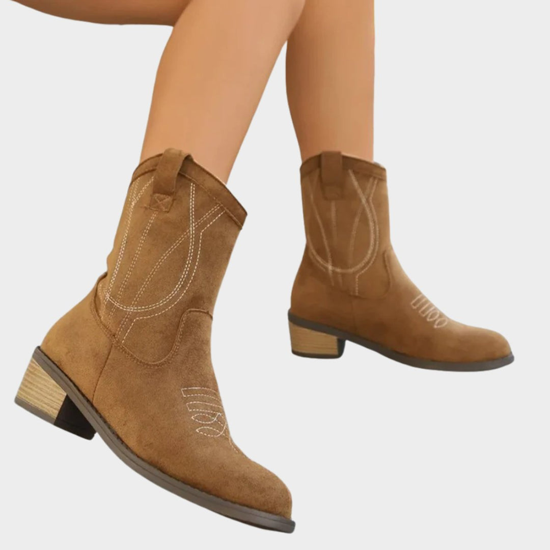 Annabelle | Western ankle boots in suede with embroidered details