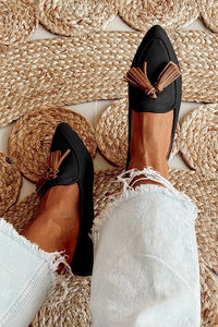 Laura | Elegant Pointed-Toe Loafers with Decorative Tassels