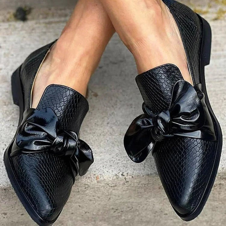 Casey | Loafer mit Glänzendem Schleifchen in Schwarz