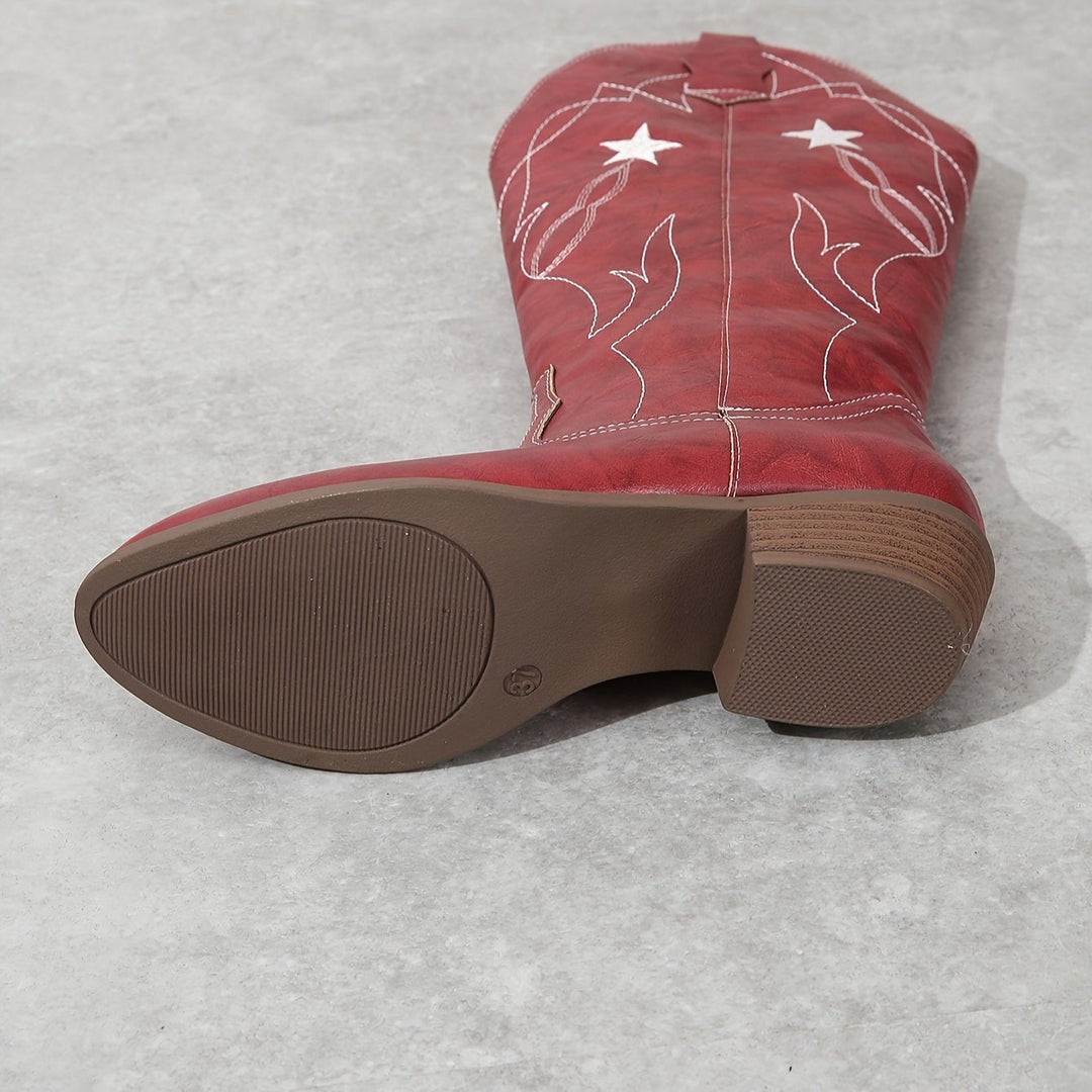 Klara | Striking cowboy boots with star and flame embroidery