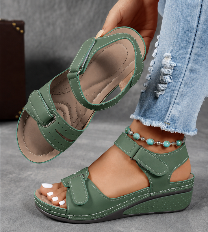 Amelia | Elegante und stilvolle Keilabsatz Sandalen 1
