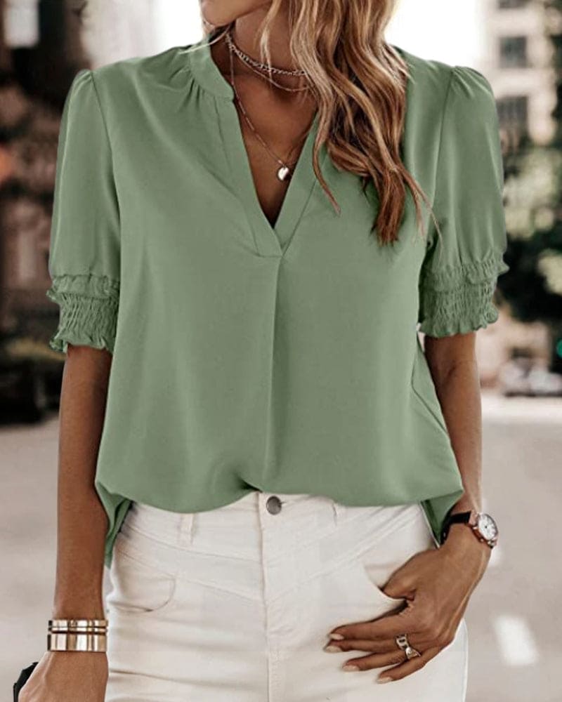 Aria | Elegante Bluse mit V-Ausschnitt und Puffärmeln – Damenbluse für festliche Anlässe 4