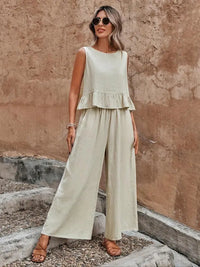Clara | Elegant two-piece loungewear set with flowing silhouette