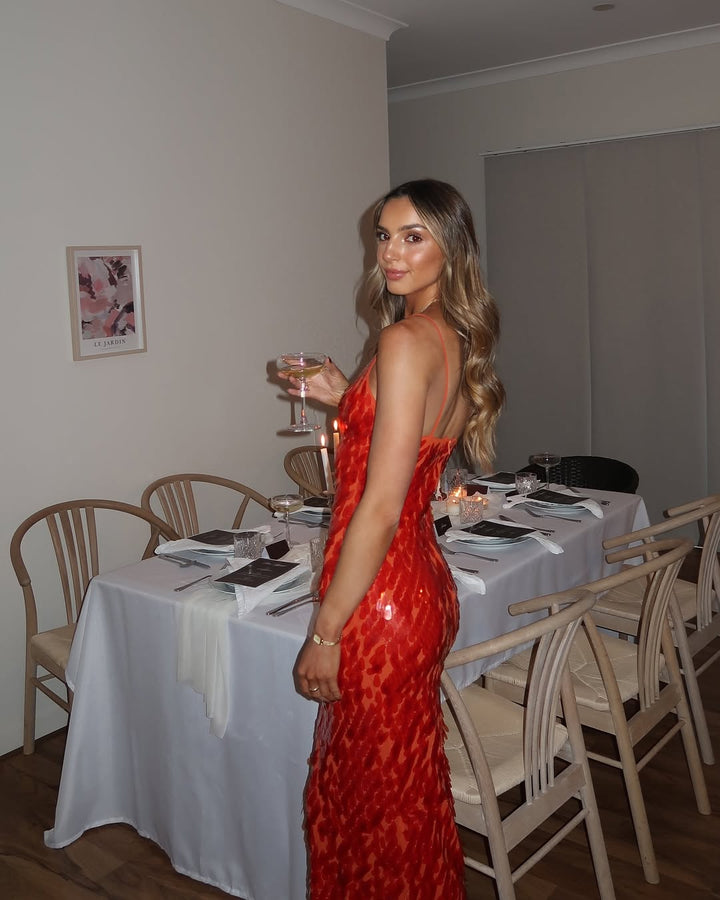 Aurora | Glamouröses, rückenfreies Paillettenkleid für den Abschlussball 4