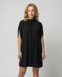 Mia | Elegant batwing sleeve dress with round neckline