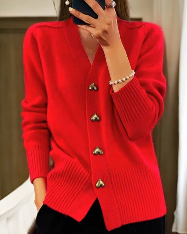 Christin | Weiche und bequeme Damen Strickjacke mit Herzknöpfen 4