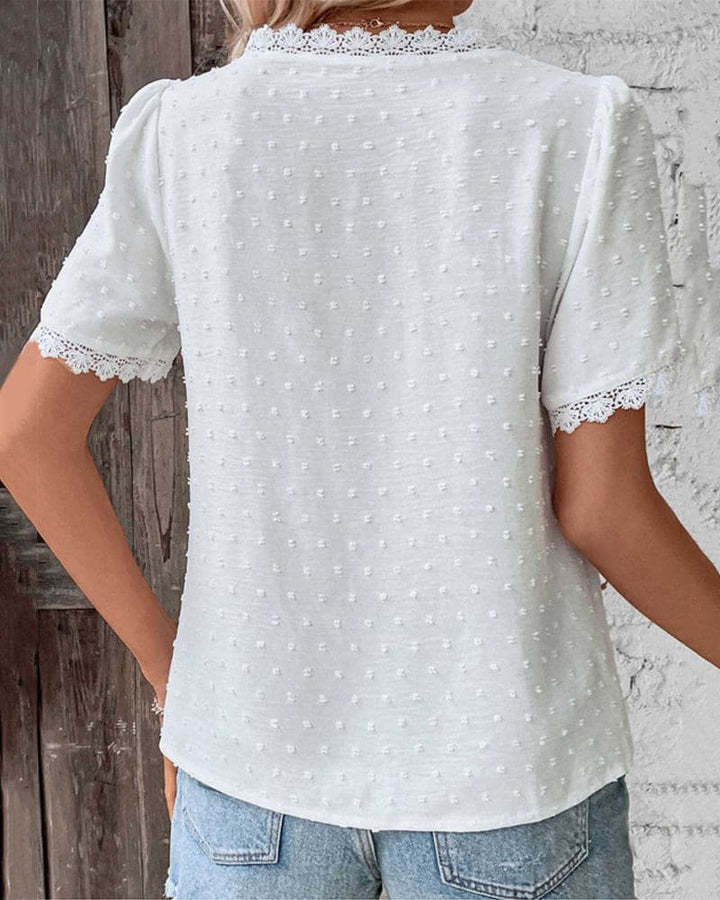 Clara | Lässige und romantische Bluse mit Swiss Dot Muster 2