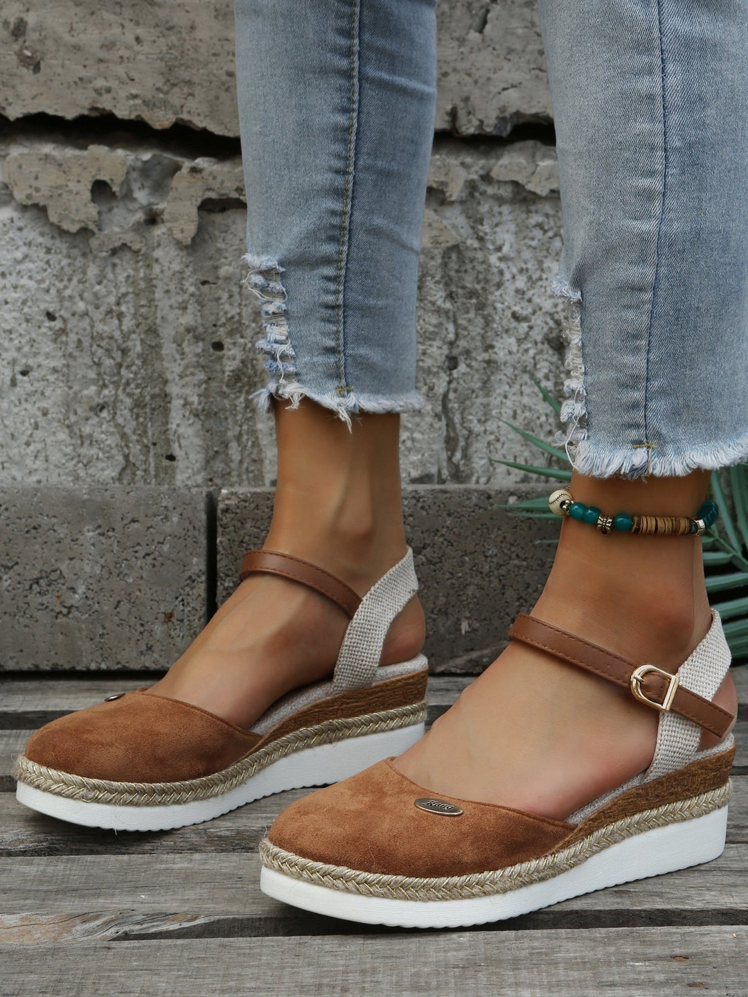 Claudia | Atmungsaktive und stilvolle orthopädische Sommersandalen 0
