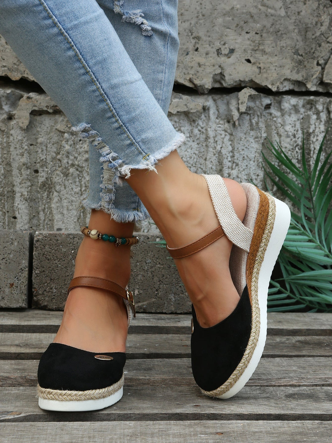 Claudia | Atmungsaktive und stilvolle orthopädische Sommersandalen 1