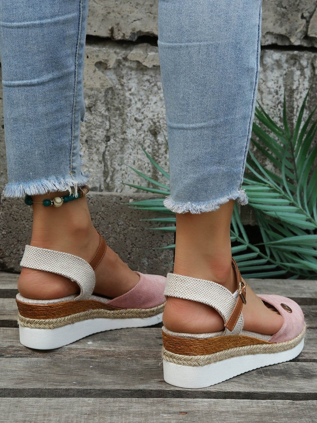 Claudia | Atmungsaktive und stilvolle orthopädische Sommersandalen 2