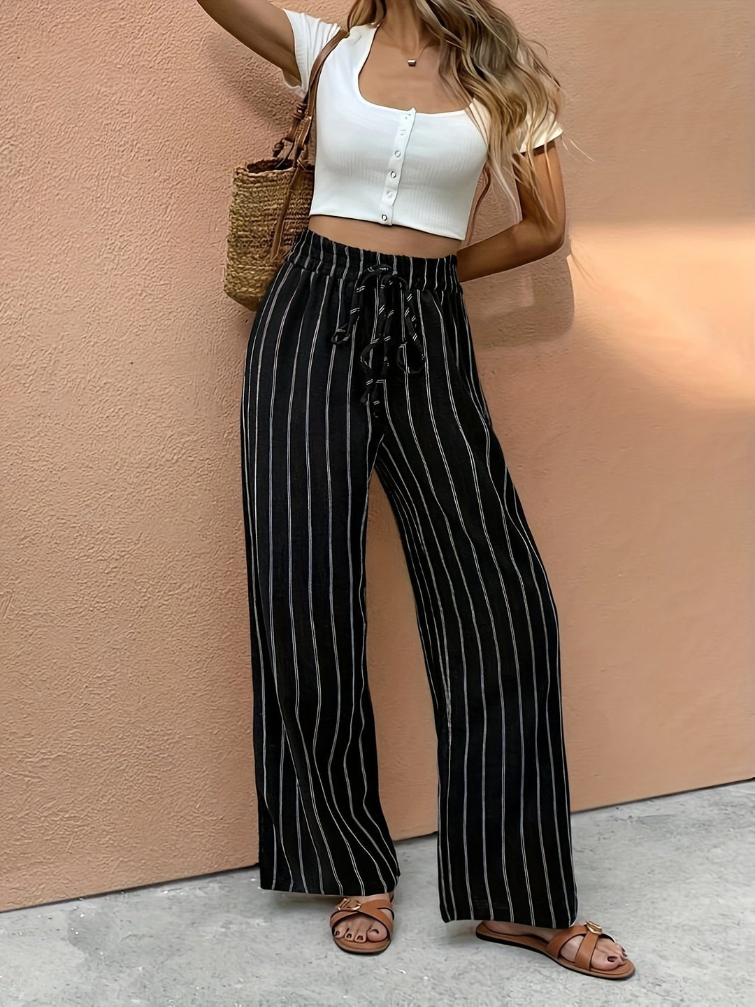 Eleanor | Bequeme und moderne gestreifte Hose mit weitem Bein 2
