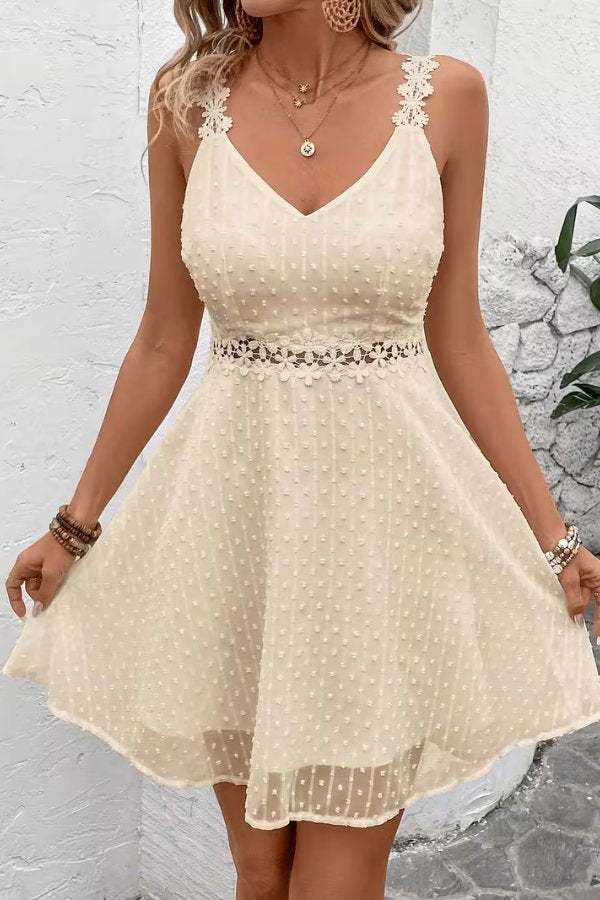 Emma | Elegantes Minikleid mit Spitzenbesatz an der Taille und Jacquard-Muster 2