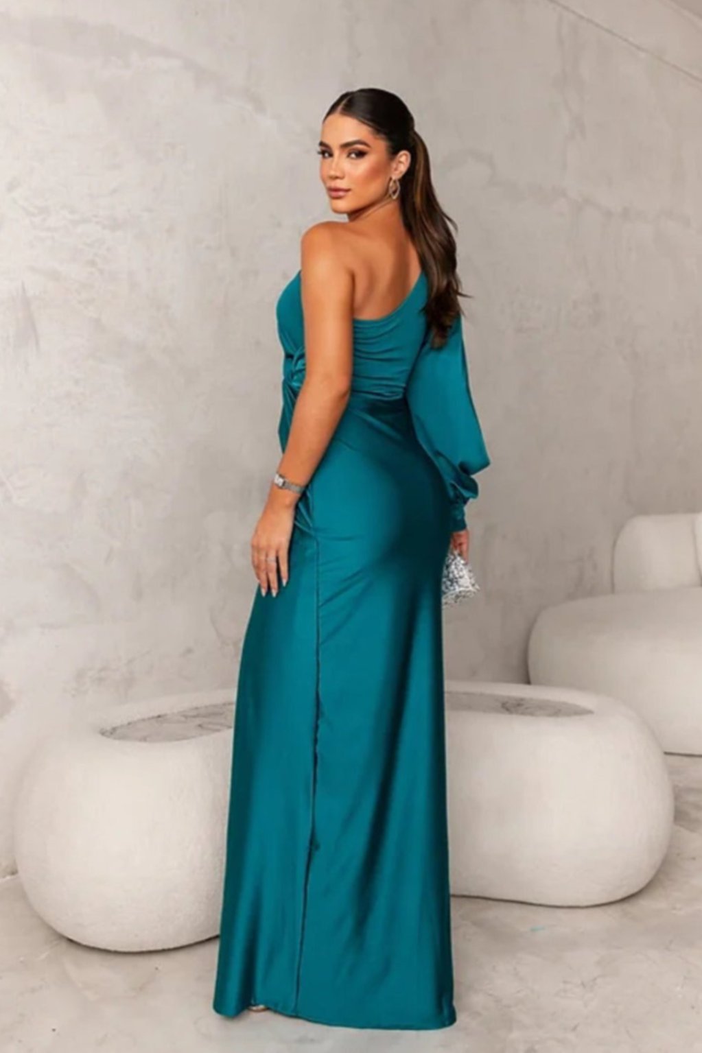 Evi | Elegantes, asymmetrisches Satinkleid 1