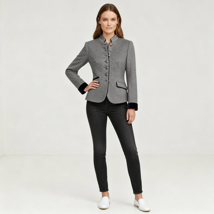Heidi | Elegante, Schmal Geschnittene Damenjacke mit Stehkragen und Kontrastdetails 0