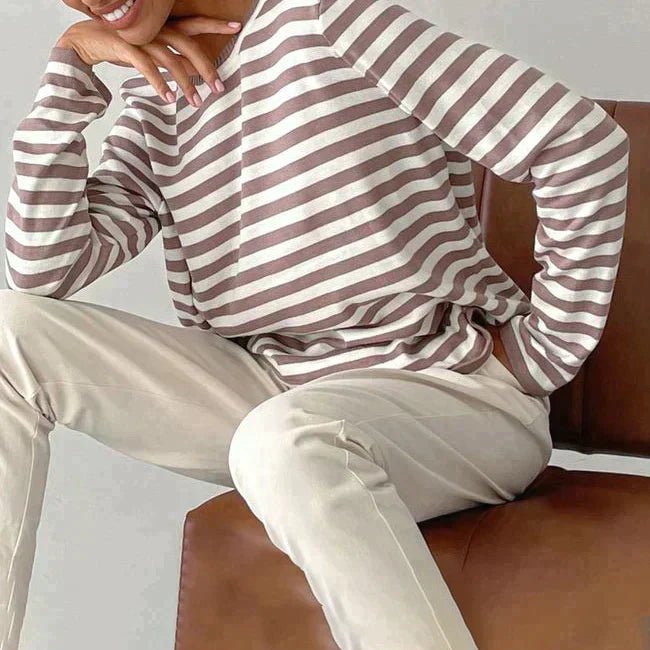 Isabella | Bequemer und warmer Langarmpullover mit maritim gestreiften Ärmeln 7
