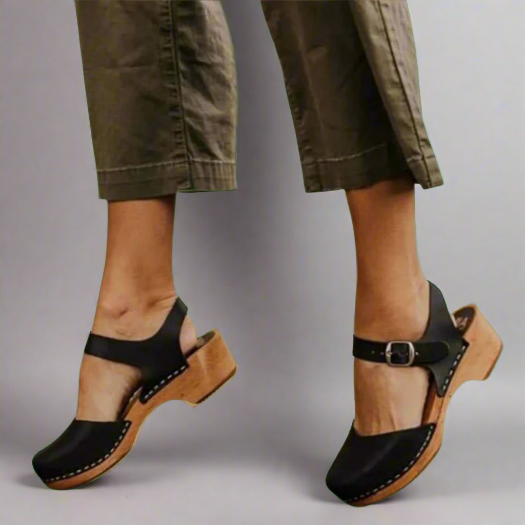 Isabella | Stilvolle Damen Clogs – Bequeme Holzclogs mit Plateau und verstellbarem Riemen 0