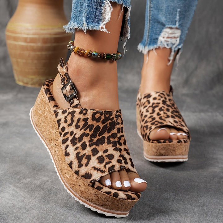 Katharina | Stylische Plateau Keilsandalen mit Animal Print 1