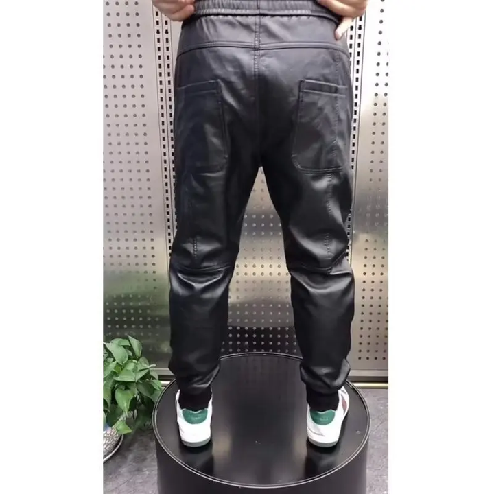 Liam | Lederhose Men – Bequem, Stilvoll & Modern aus Hochwertigem Kunstleder 1