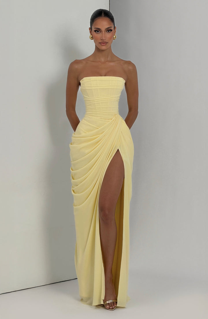 Liora | Elegantes Trägerloses Maxikleid mit Asymmetrischem Design 7