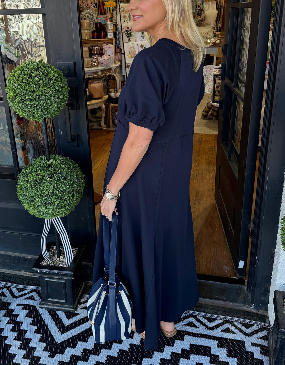 Livia Belle | Elegantes Maxikleid mit Puffärmeln 1