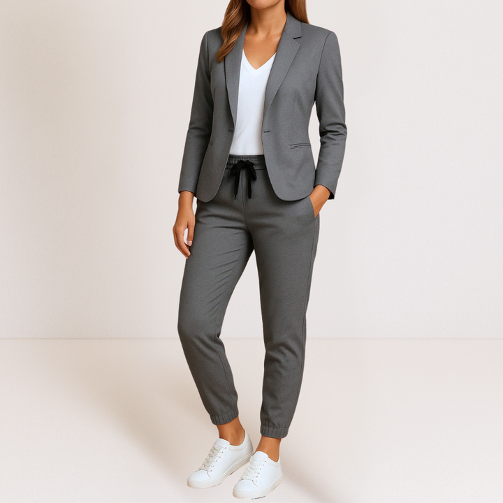 Livia | Eleganter Bequemer Damenanzug für Jeden Anlass 4