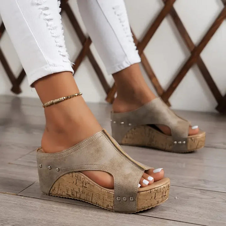 Lorena | Bequeme und orthopädische Keilabsatz Sandalen 4