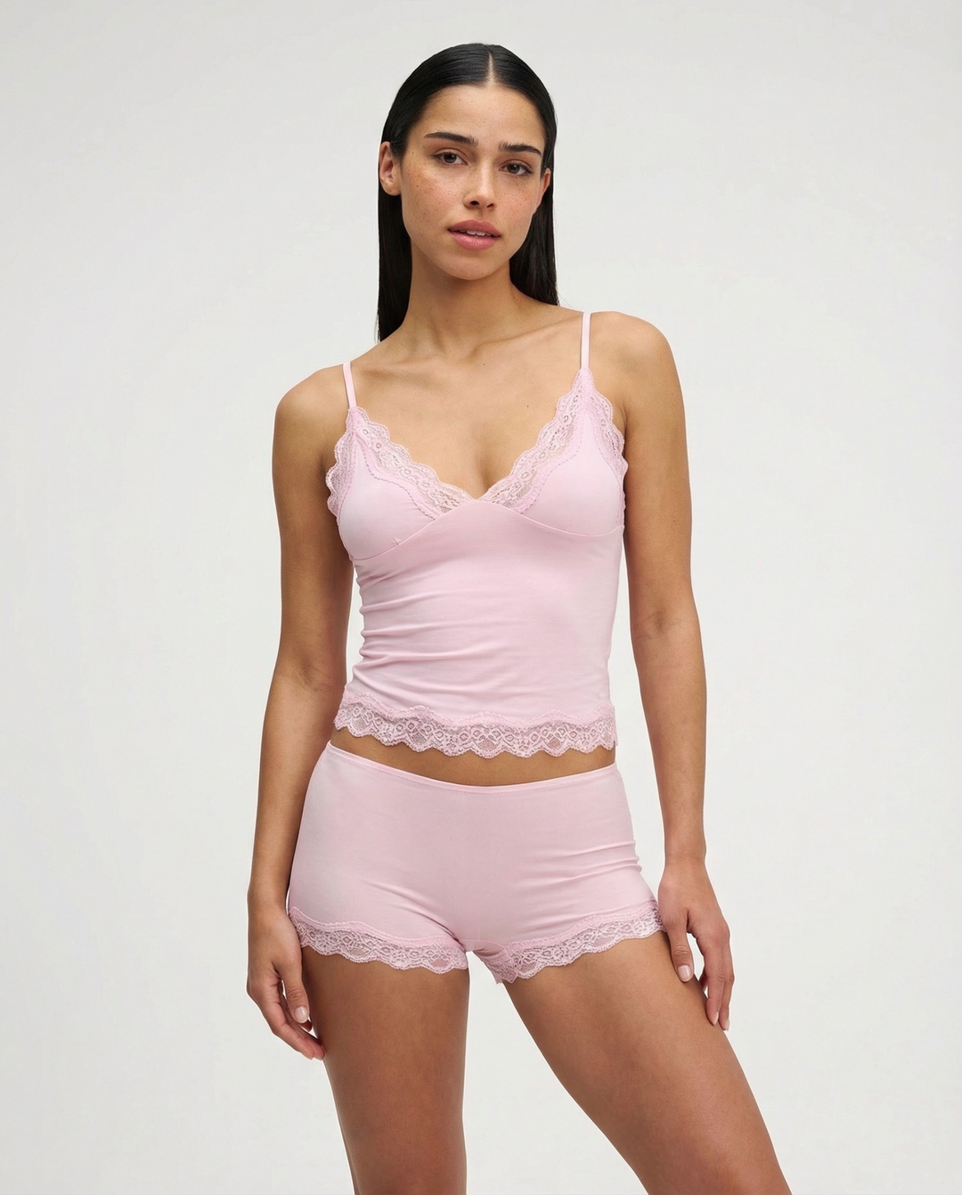 Luna | Elegantes Damen Lounge-Set mit Spitzenbesatz 3