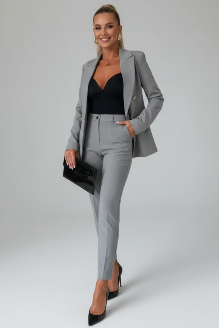 Mara | Eleganter Damenanzug Schwarz – Maßgeschneiderter Zweireiher Blazer mit Gerader Hose 13