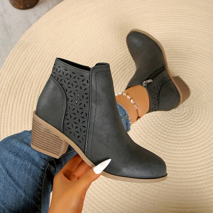 Marie | Lasergeschnittene, atmungsaktive orthopädische Stiefel 2