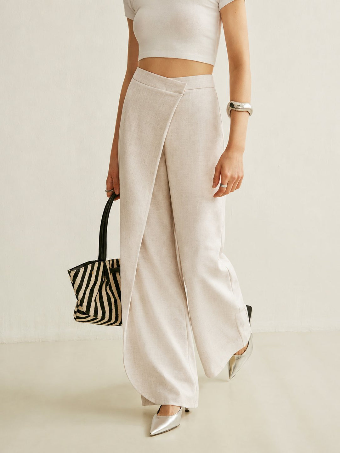 Mia | Asymmetrische und moderne Hose mit weitem Bein 4