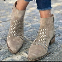 Leah | Elegant ankle boots with stud design and block heel