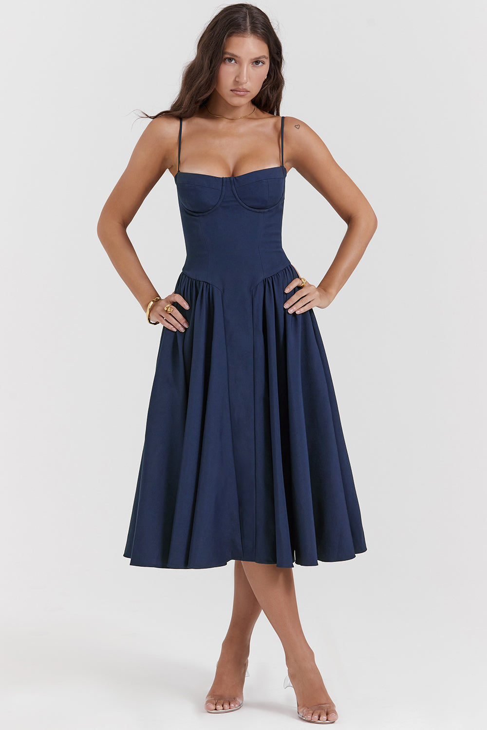 Nivara | Elegantes Korsettkleid mit Fließendem Rock 0