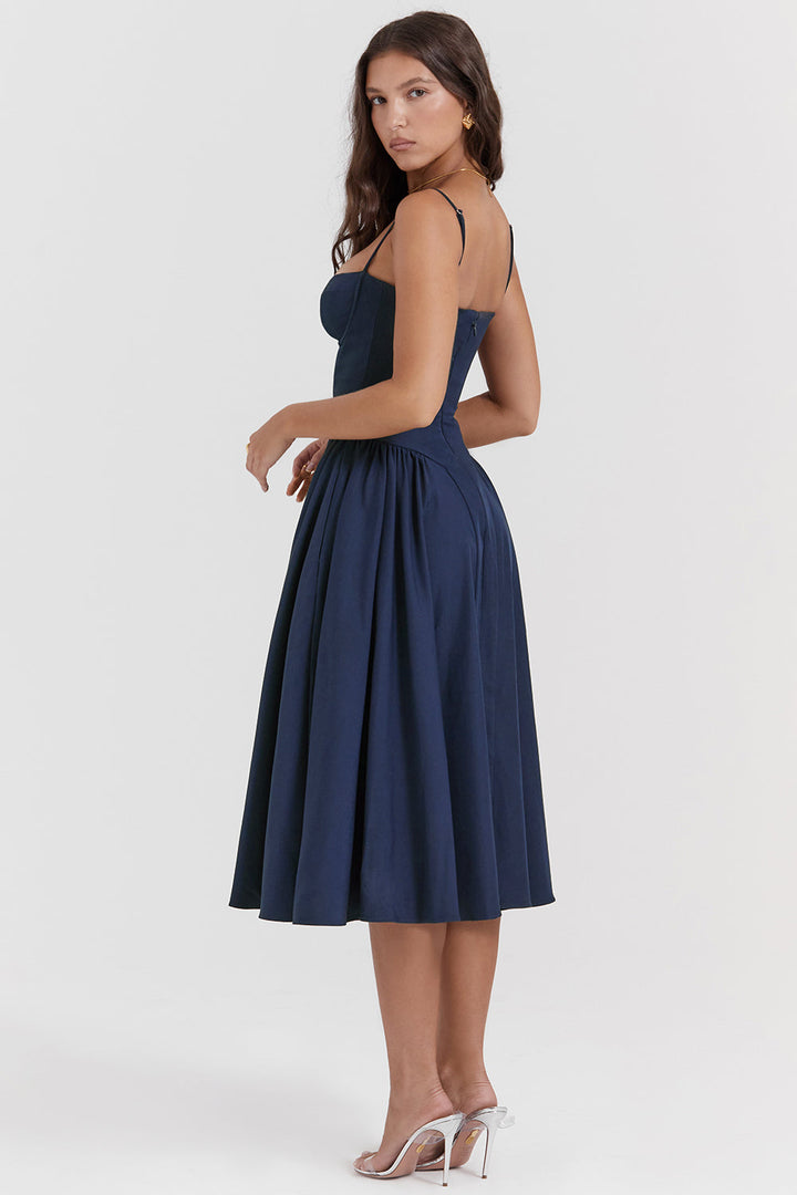 Nivara | Elegantes Korsettkleid mit Fließendem Rock 2