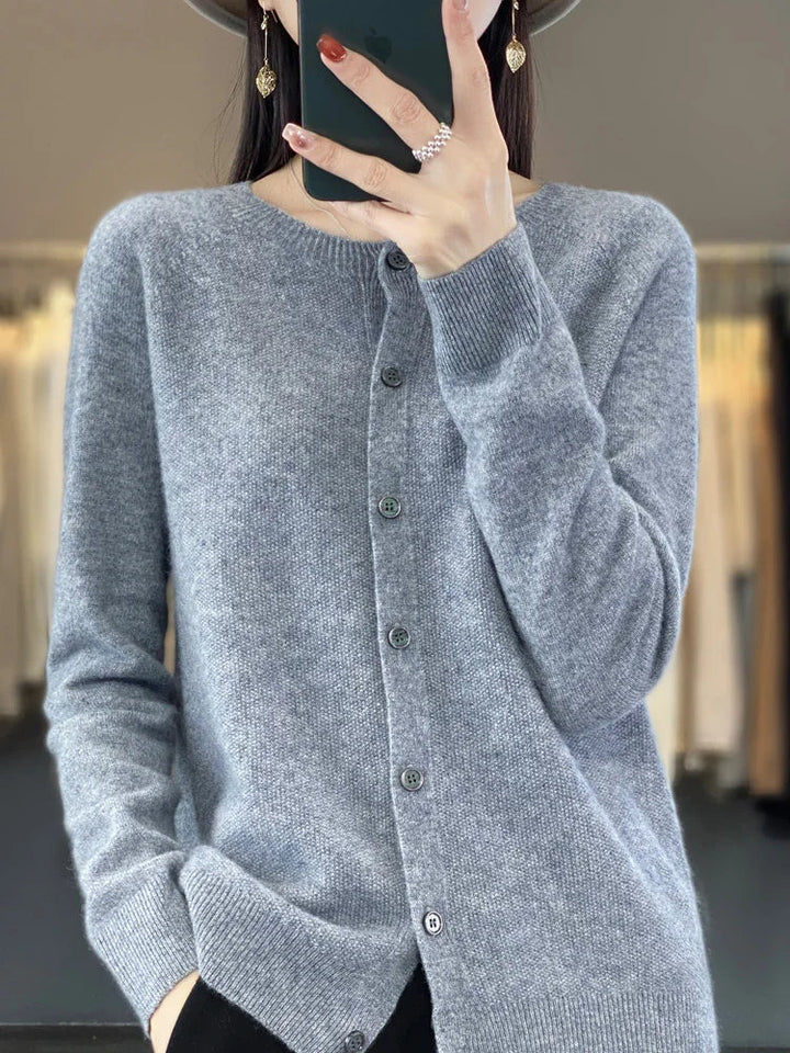 Victoria | Elegante Damen Strickjacke mit Knopfleiste 0