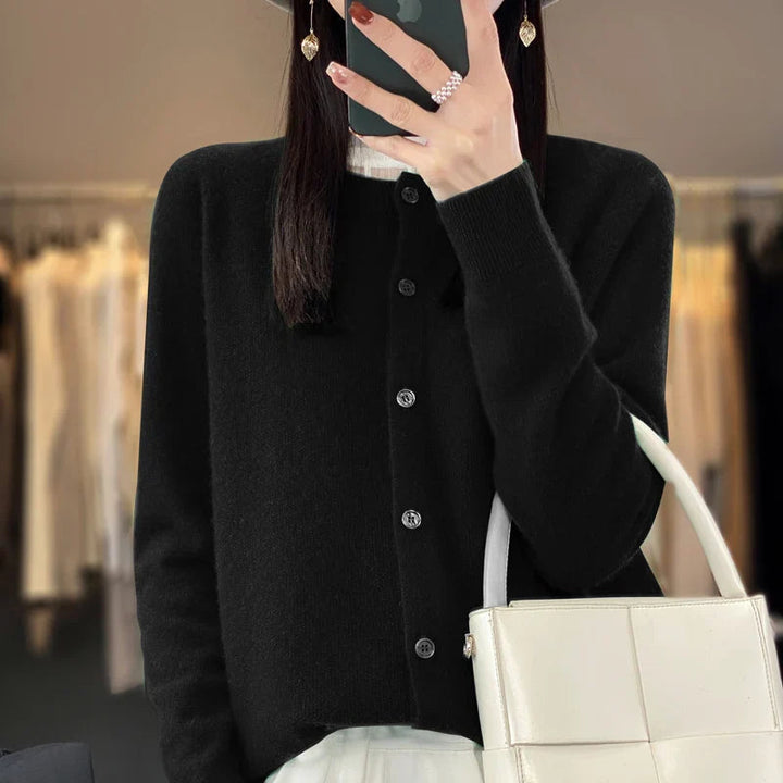 Victoria | Elegante Damen Strickjacke mit Knopfleiste 8