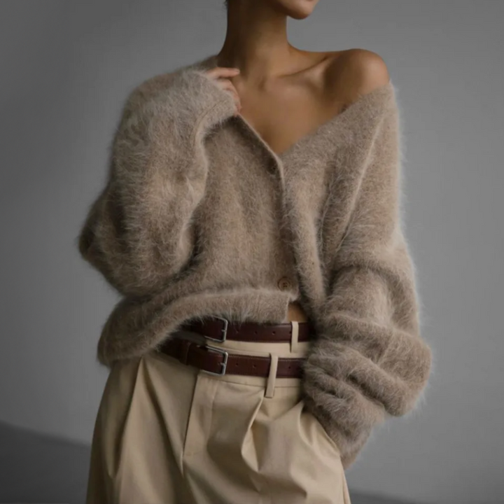 Yara | Warm und elegant in einer Kaschmir-Strickjacke 1