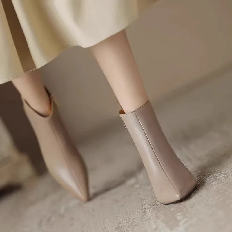Clara | Elegante Kitten-Heel-Stiefel Für Damen