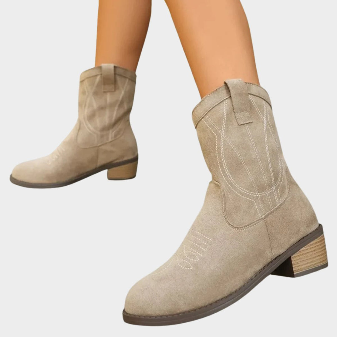 Annabelle | Western ankle boots in suede with embroidered details