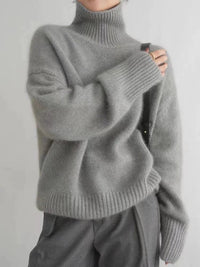 Charlotte | Luxurious cashmere turtleneck sweater for timeless elegance