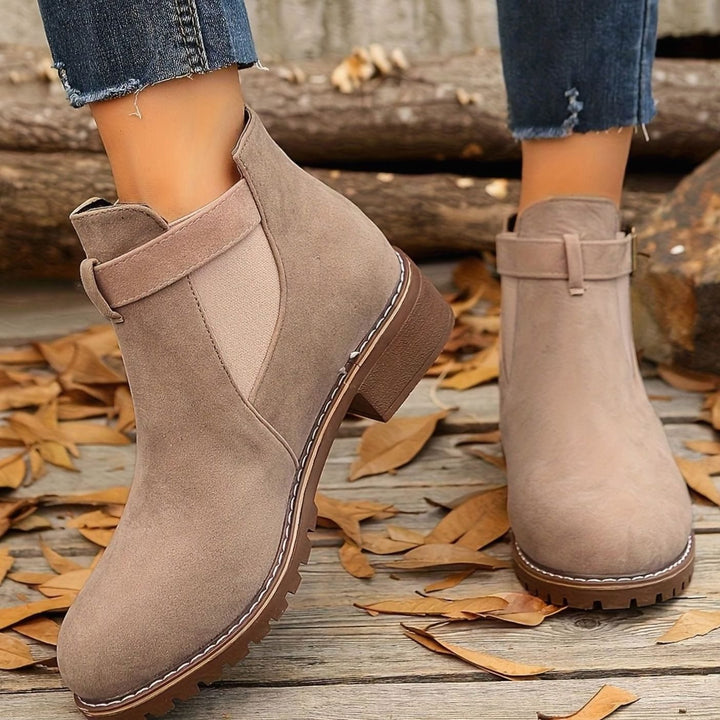 Katharina | Chelsea Boots – Damen Stiefeletten mit Blockabsatz und Schnallenriemen