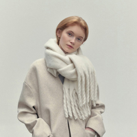 Juliane | Elegant wool scarf in a generous size for timeless winter looks